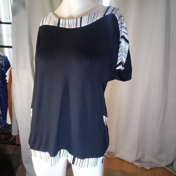Black and White Boxy Short Sleeve Blouse - Picture 1 of 3